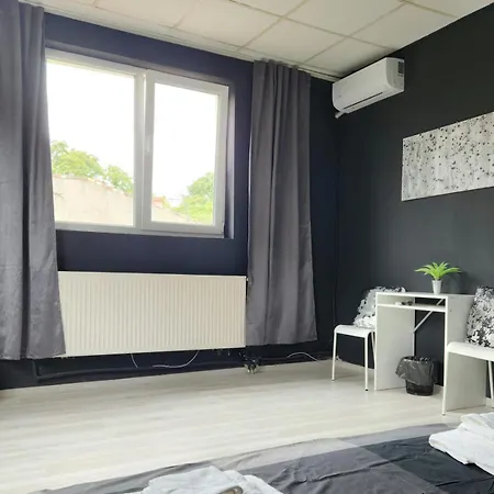 The Nomads Nest - Old Town Vandrarhem Bukarest