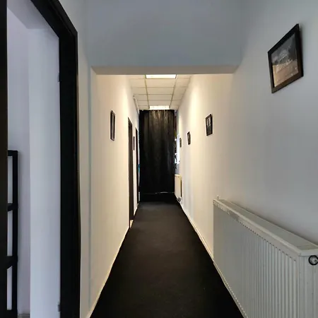 Hostel The Nomads Nest - Old Town