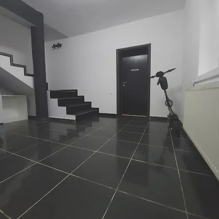 The Nomads Nest - Old Town Hostel Bükreş