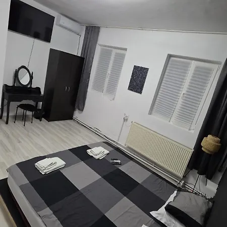 The Nomads Nest - Old Town Hostel Bükreş