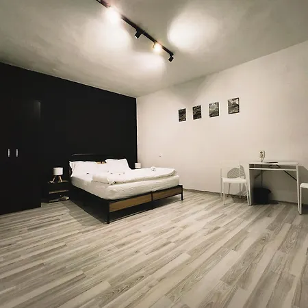 The Nomads Nest - Old Town