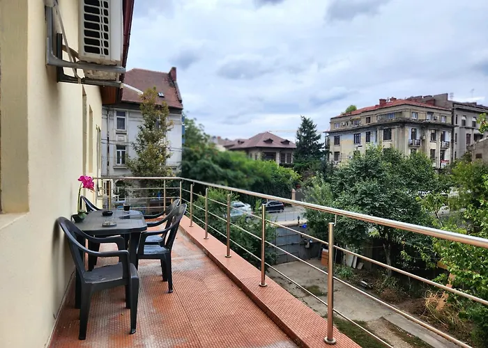 The Nomads Nest - Old Town Hostel