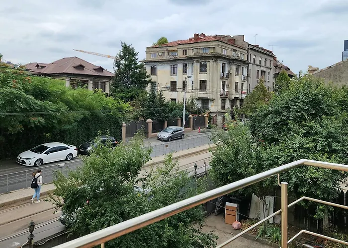 The Nomads Nest - Old Town Hostel *