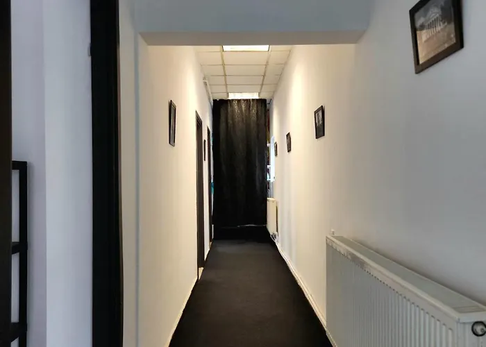 Hostel The Nomads Nest - Old Town