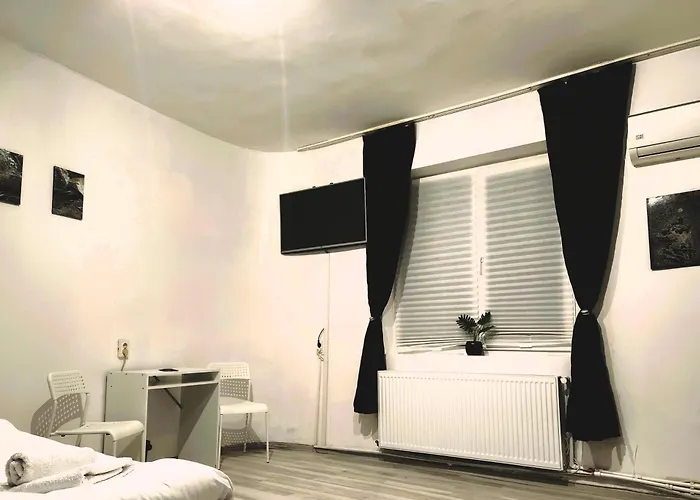 The Nomads Nest - Old Town Hostel *