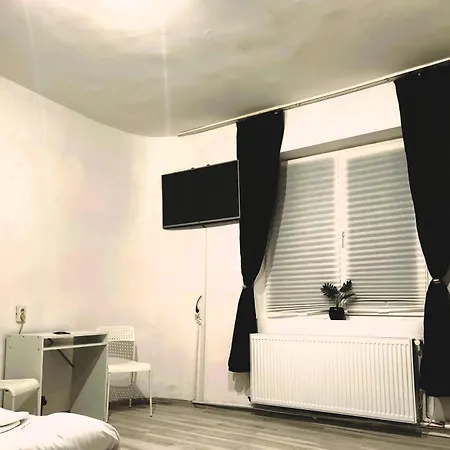 The Nomads Nest - Old Town Albergue *