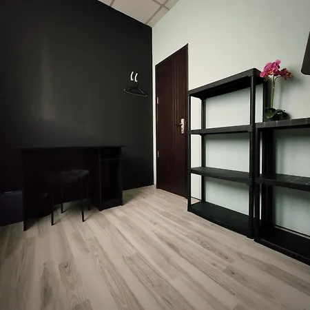 The Nomads Nest - Old Town Albergue Bucareste